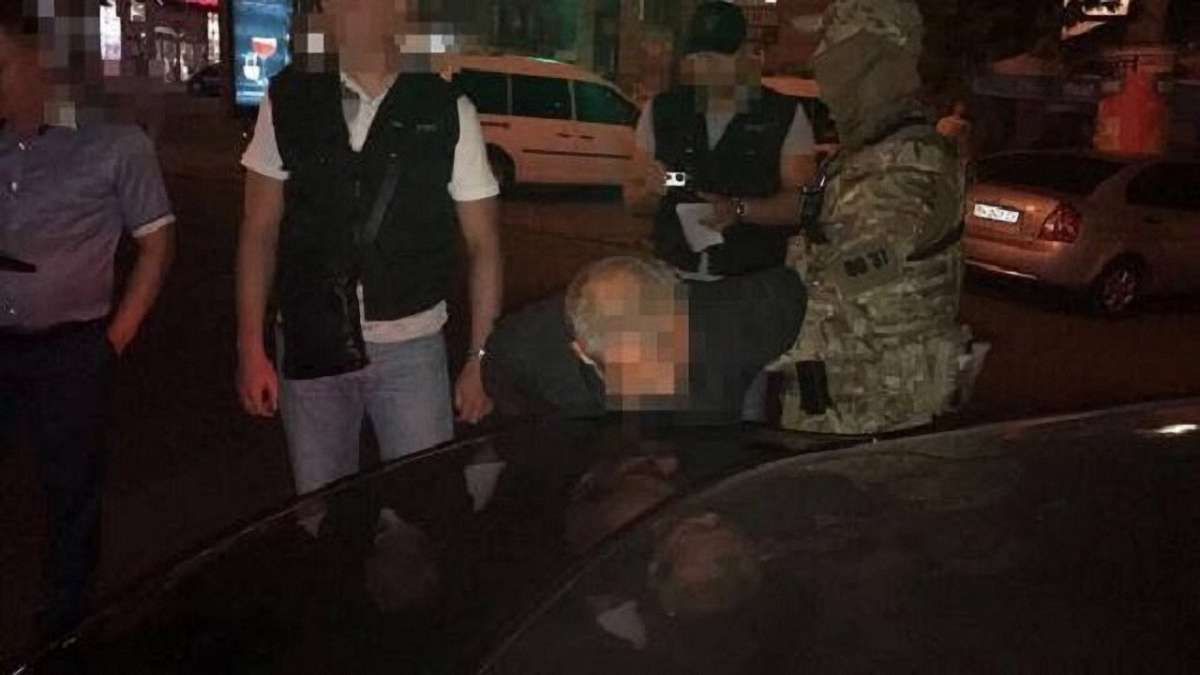 Чиновник Одеської ОДА вимагав у  спортсменів тисячі доларів за спортрозряди
