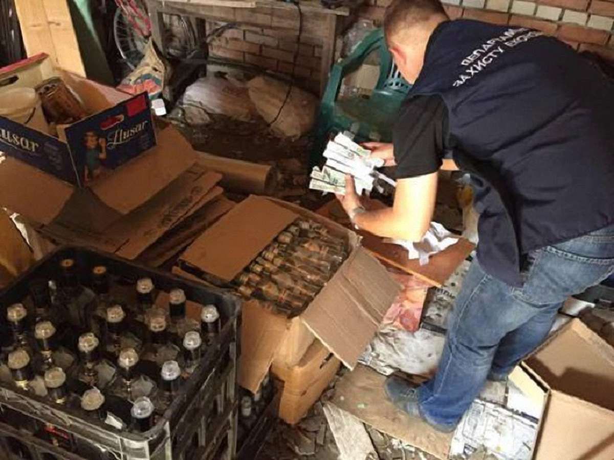 На Львівщині викрили три підпільні цехи з виготовлення фальсифікованої горілки