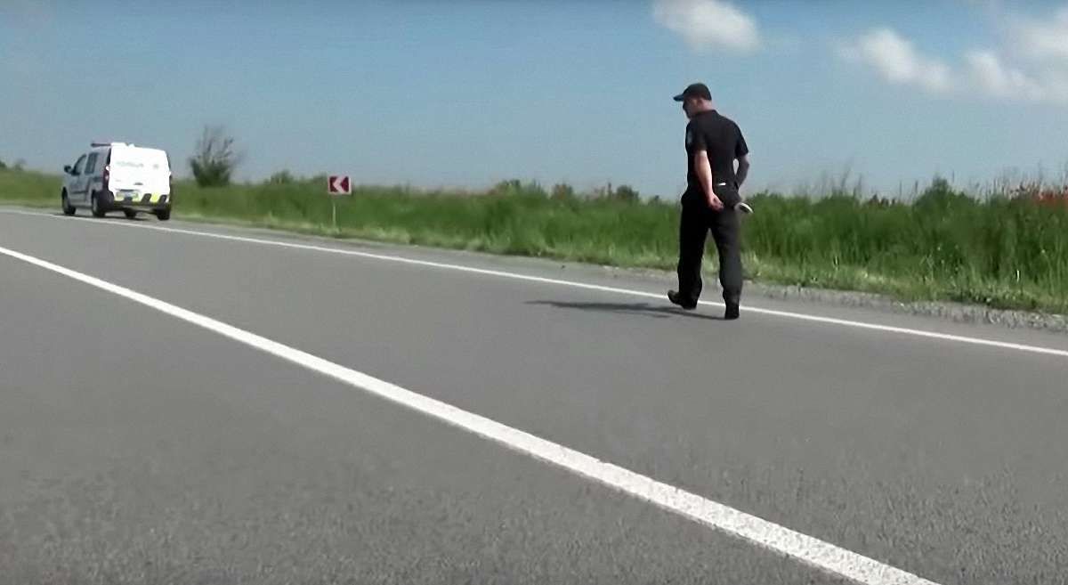 Звільнений за перевищення повноважень львівський патрульний поновився на посаді через суд
