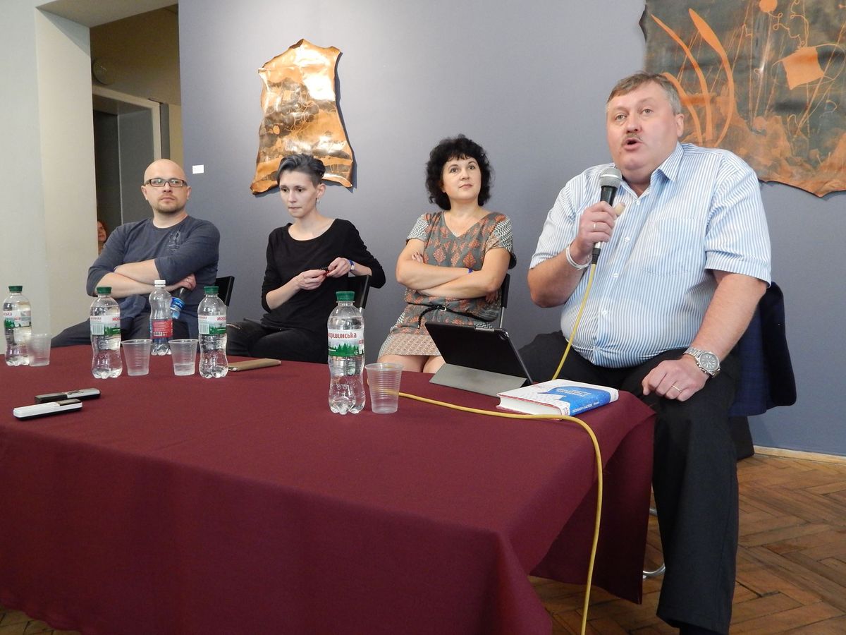 «У нас слухають патріархів і письменників»