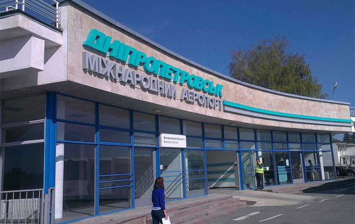Міністр інфраструктури сподівається, що аеропорт «Дніпро» заберуть у Коломойського