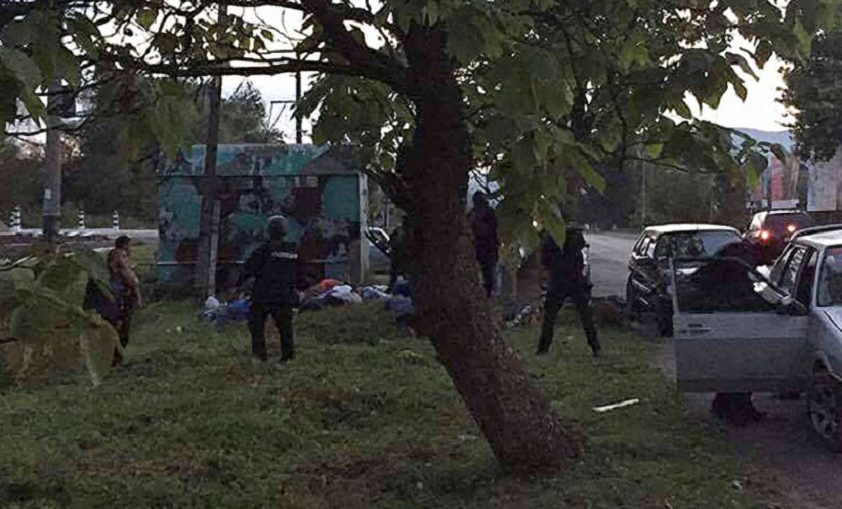 На Закарпатті поліція під час бійки затримала 30 озброєних ромів 