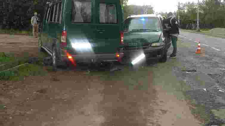 На Самбірщині внаслідок ДТП мікроавтобус травмував пішохода