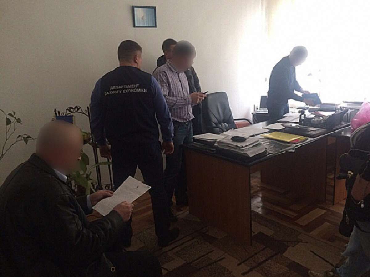 Суд оштрафував за отримання хабара колишнього головного лікаря Кам’янко-Бузької лікарні