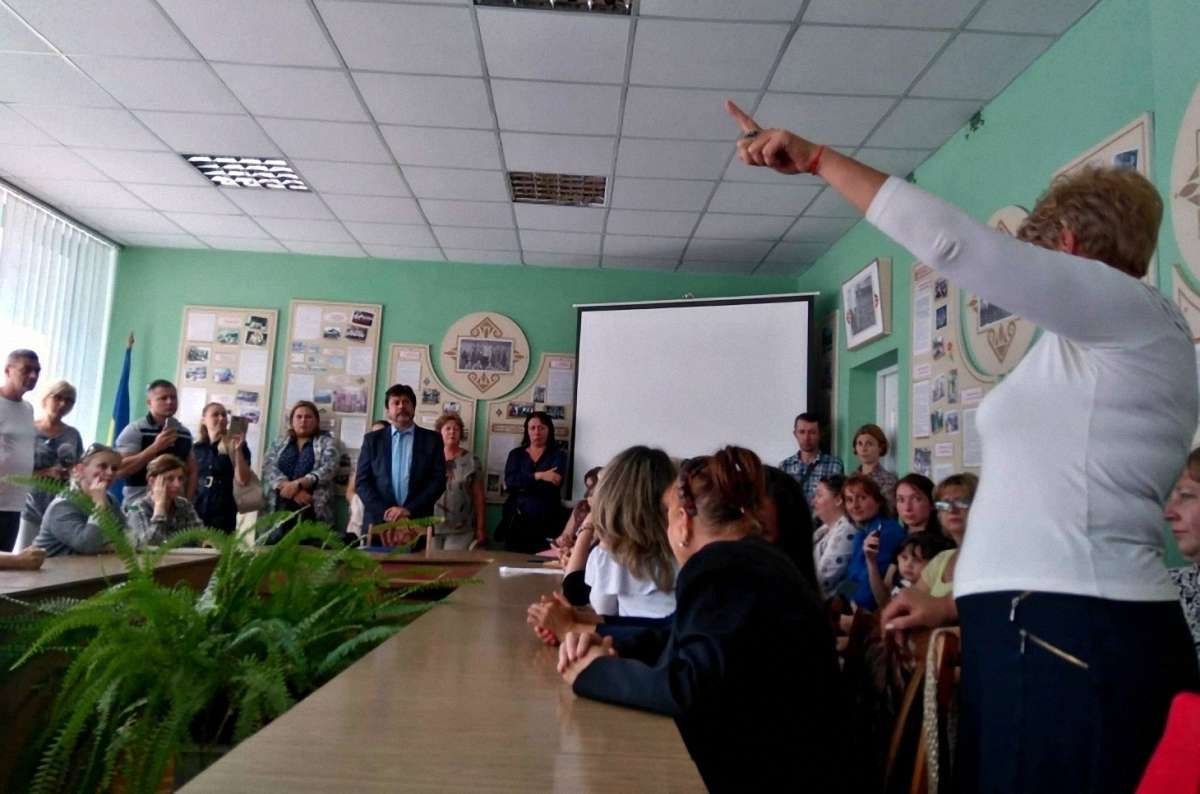 В Івано-Франківську батьки захистили директорку школи від звільнення