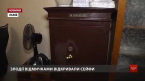 Злодії перевернули приміщення адмінбудівлі Львівської міськради в пошуках готівки