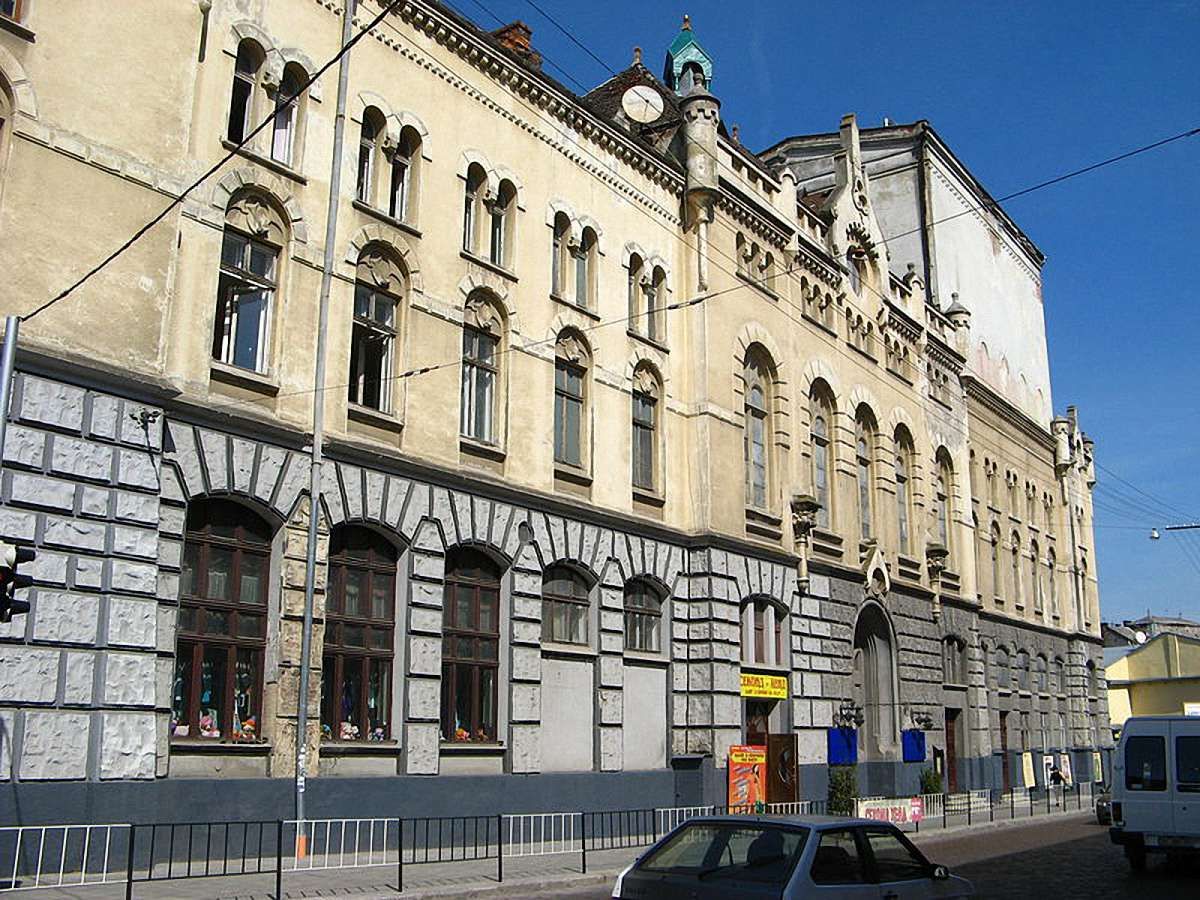 На ремонт даху театру імені Лесі Українки місто виділило ₴1,5 млн