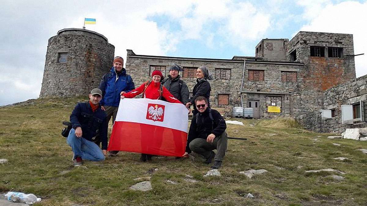 У Карпатах  на вершині гори Піп Іван відкрили українсько-польську рятувальну станцію
