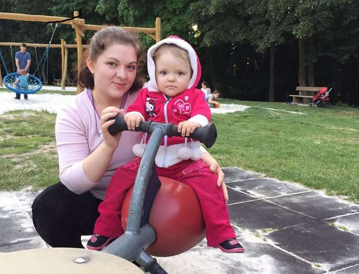 Дворічній Євгенії мати подарувала життя двічі