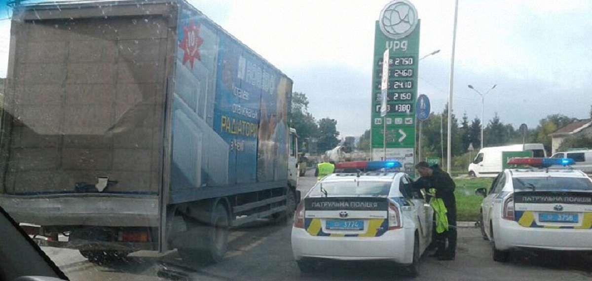 У Львові вантажівка збила літнього пішохода