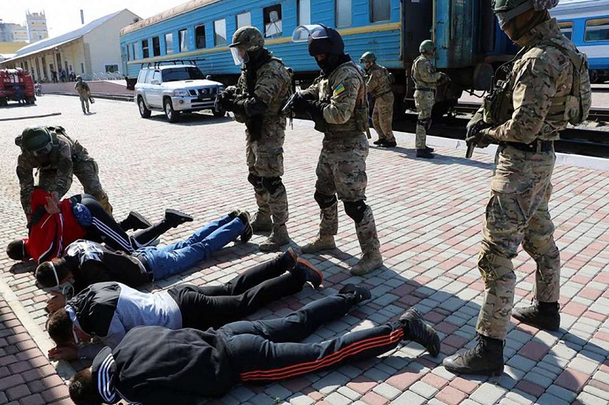 СБУ провела антитерористичні навчання на залізничному вокзалі в Харкові