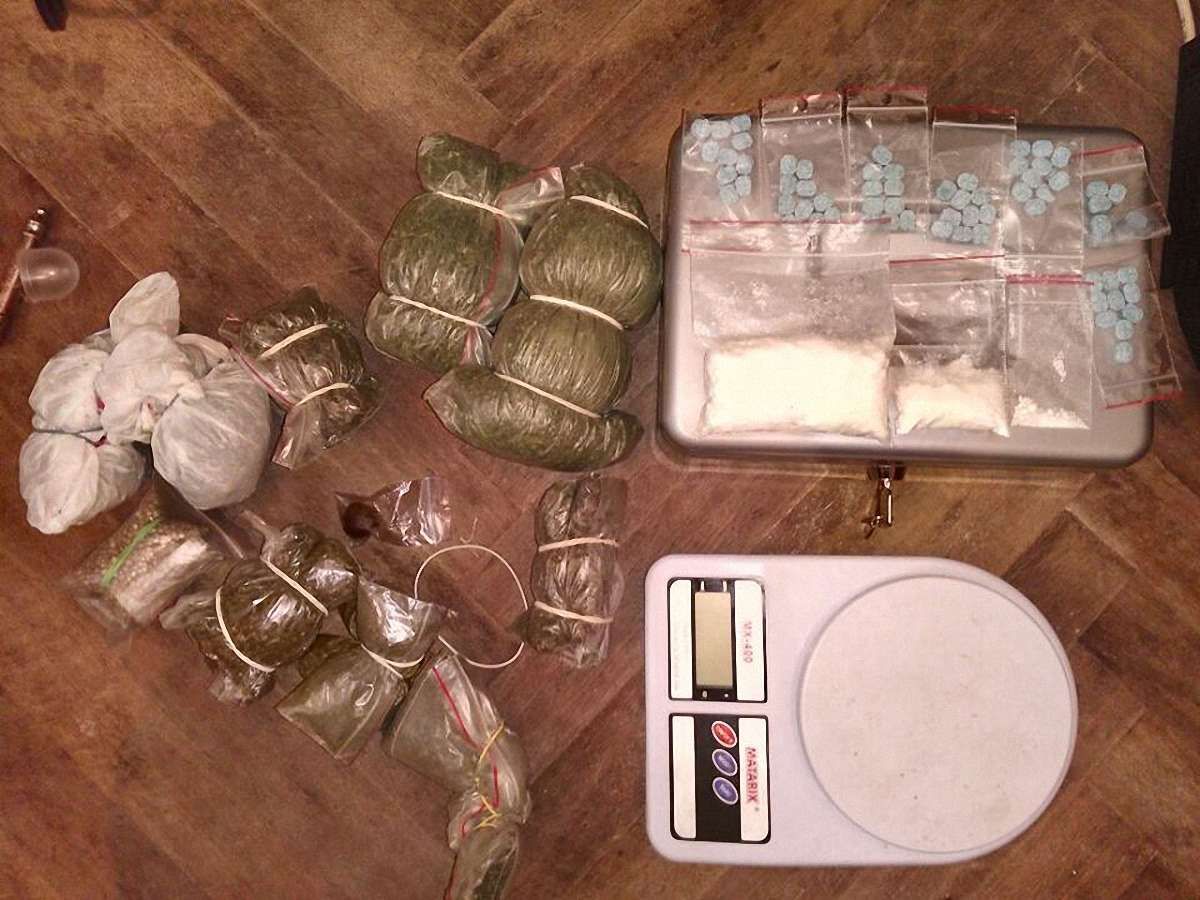 У Львові затримали злочинців, які торгували наркотиками біля навчальних закладів