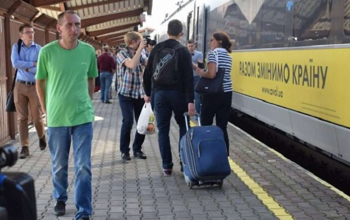 Пасажирам потяга «Інтерсіті», який затримали через Саакашвілі, повернули гроші за квитки
