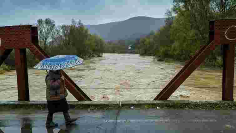 ДСНС попереджає про підйом рівня води у річках через сильні дощі