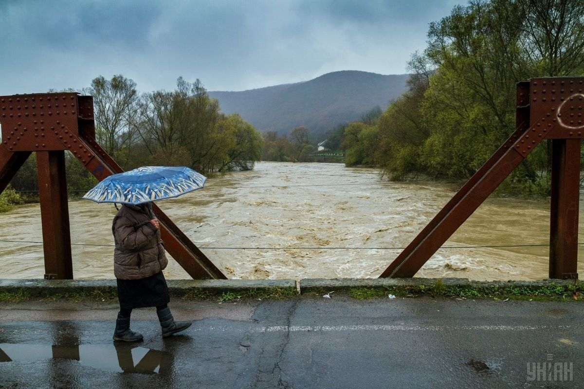 ДСНС попереджає про підйом рівня води у річках через сильні дощі
