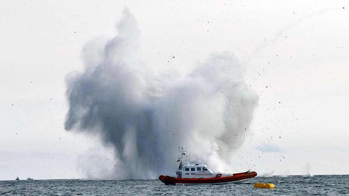 На авіашоу в Італії винищувач впав у море, пілот загинув