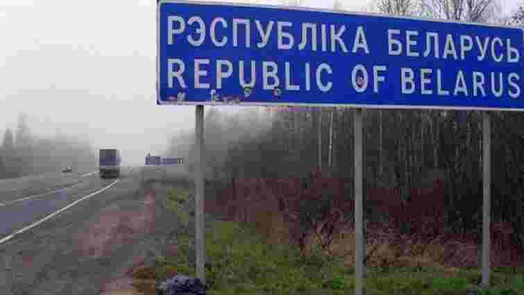Українцям порадили перетинати білорусько-російський кордон виключно у літаку