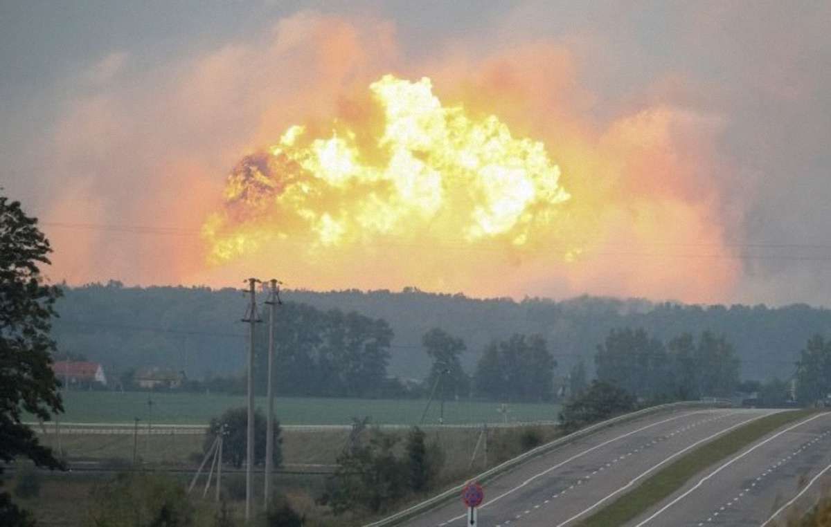 Вибухи на військових складах в Калинівці. Онлайн