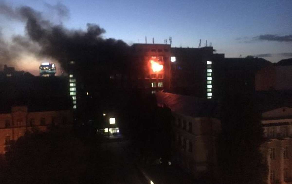У Києві від пожежі в Інституті харчових технологій врятували професора