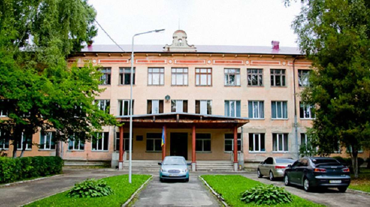 Львівське видавництво подарує фізико-математичному ліцею книжок на ₴100 тис.