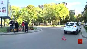 У Львові під колеса автомобіля потрапила жінка з дитиною