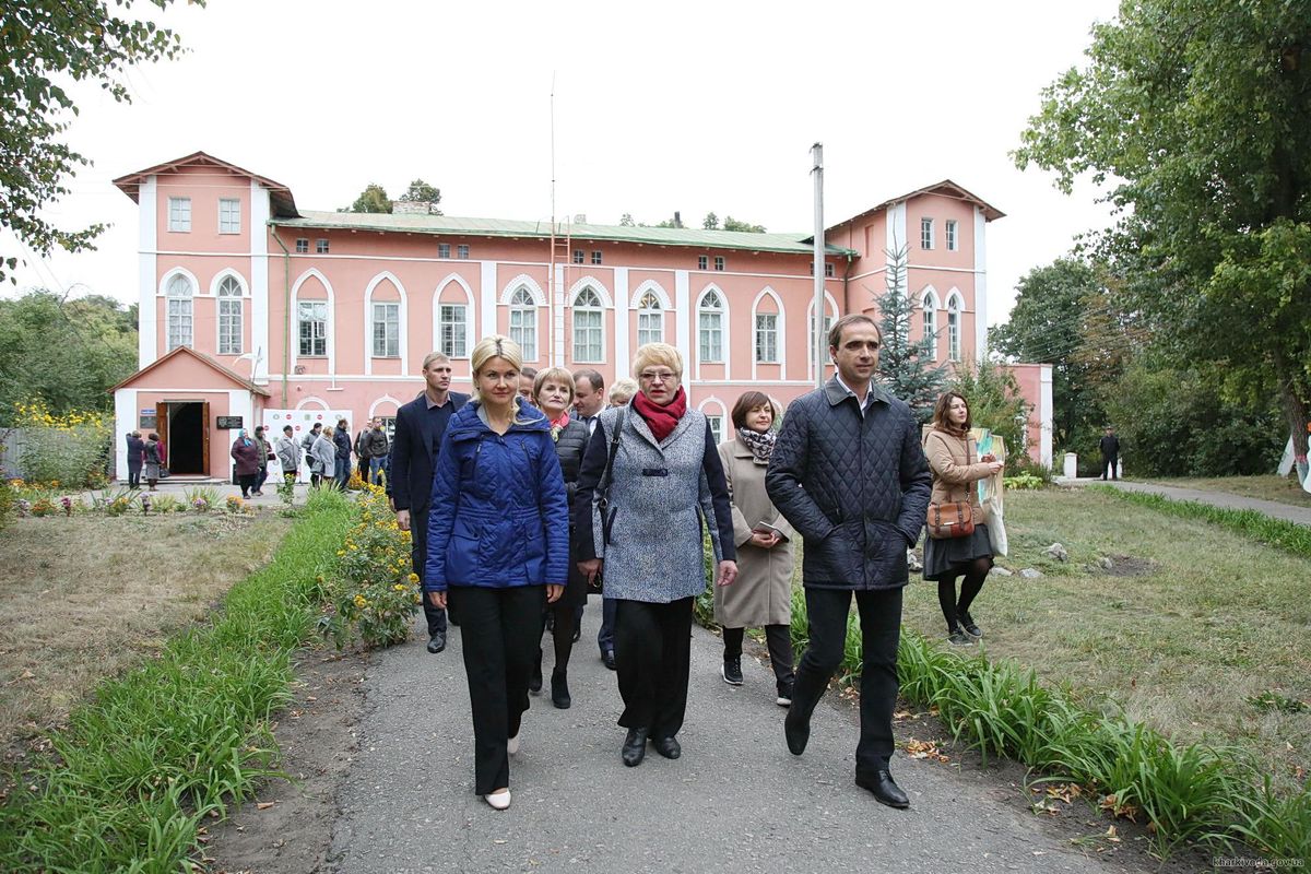 На Харківщині банк повернув заставлену будівлю сільському музею з картинами Малевича і Пікассо
