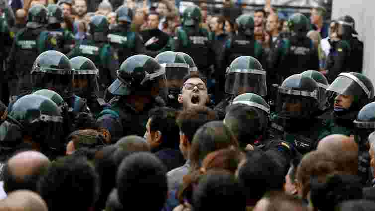 У Барселоні сталися перші сутички прихильників референдуму і поліції