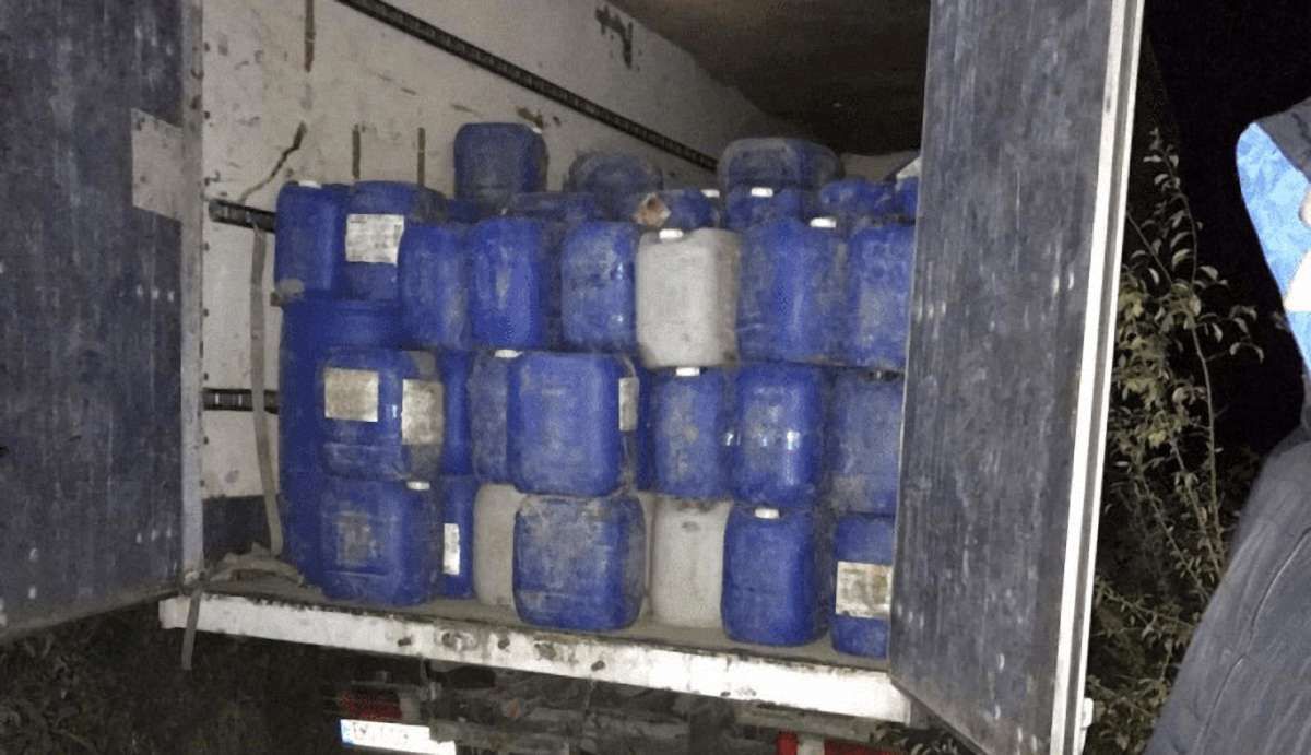 На Вінниччині прикордонники виявили 13,5 тонн контрабандного спирту