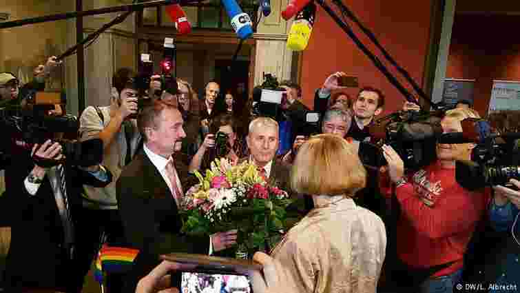 В Німеччині зареєстрували перший в історії країни одностатевий шлюб
