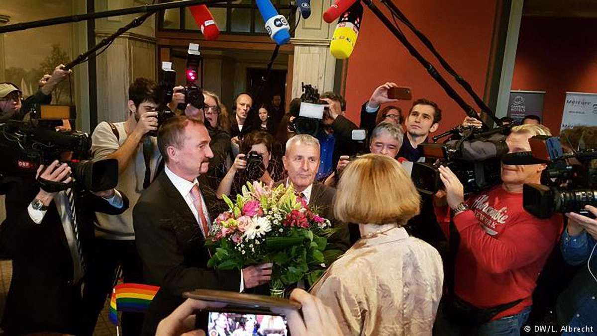 В Німеччині зареєстрували перший в історії країни одностатевий шлюб