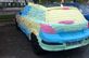 Дивний сюрприз. Обклеєний кольоровими стікерами автомобіль на Сихові. Фото дня