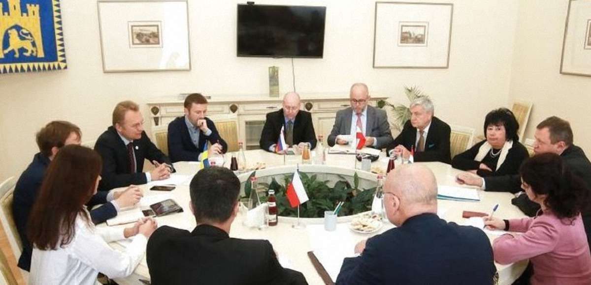 Міський голова Львова зустрівся з послами Вишеградської четвірки