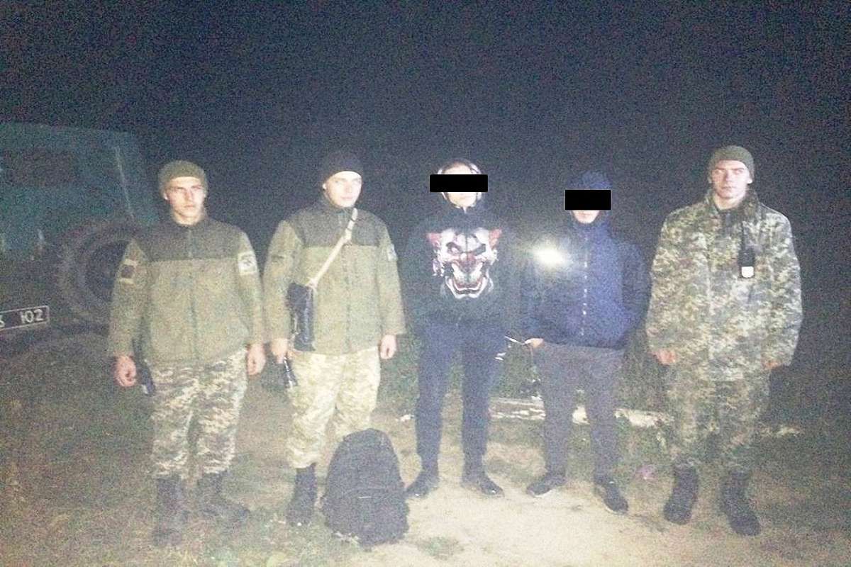 Двоє румунів намагалися незаконно перетнути кордон біля пункту пропуску «Шегині»