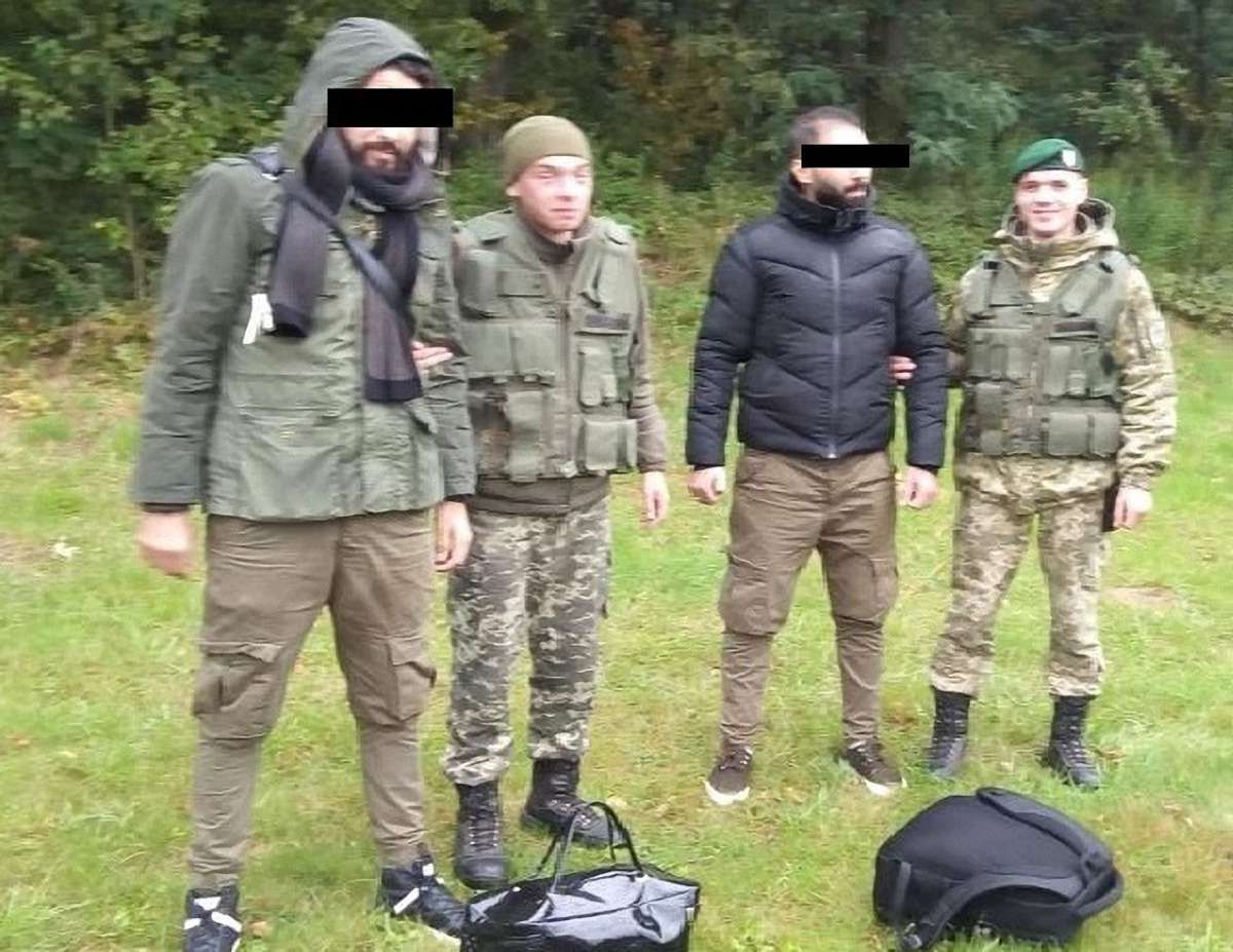 Двоє алжирців намагалися незаконно перетнути кордон у Краковці