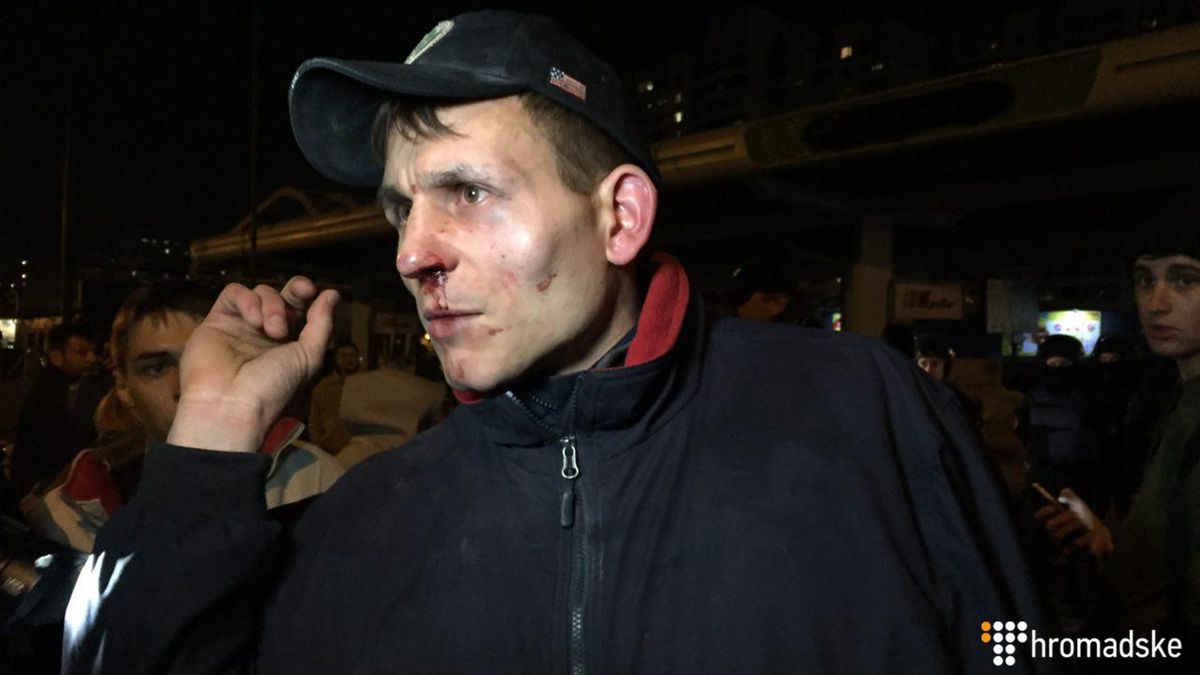У сутичках на протесті біля розгромленої АЗС у Києві постраждали 14 людей