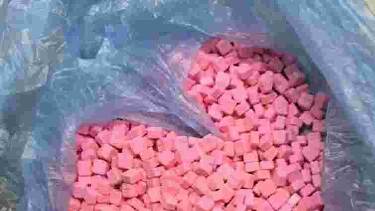 У Шегинях в автомобілі українця митники виявили понад тисячу наркотичних таблеток 