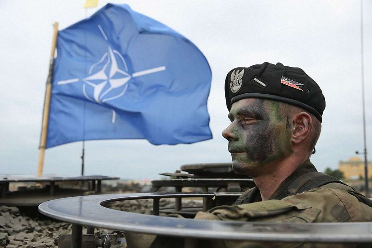 Російські хакери зламують смартфони солдатів НАТО у країнах Балтії і Польщі