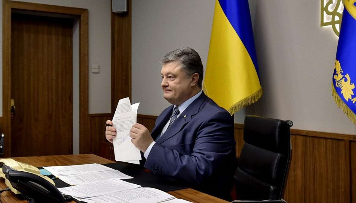 Петро Порошенко підписав закон про пролонгацію особливого статусу на Донбасі 