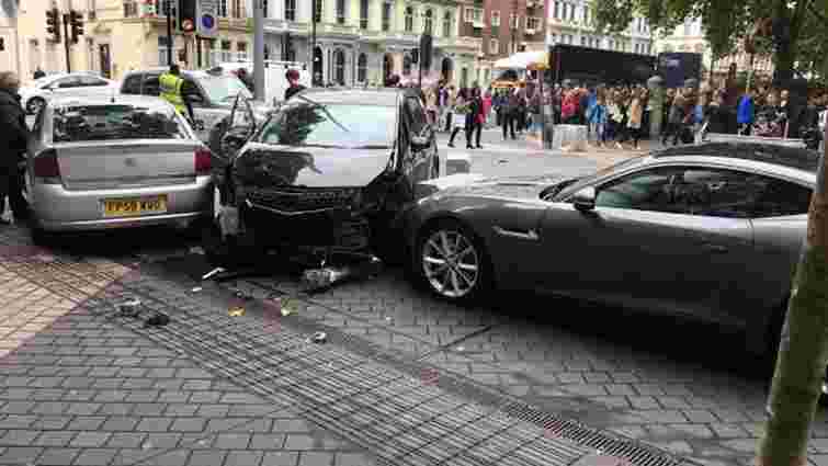 Від наїзду автомобіля в Лондоні постраждали 11 людей