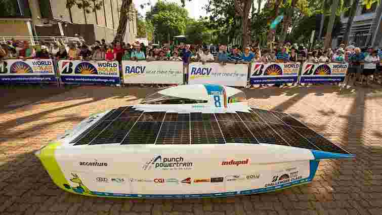 В Австралії влаштували перегони електромобілів на сонячній енергії