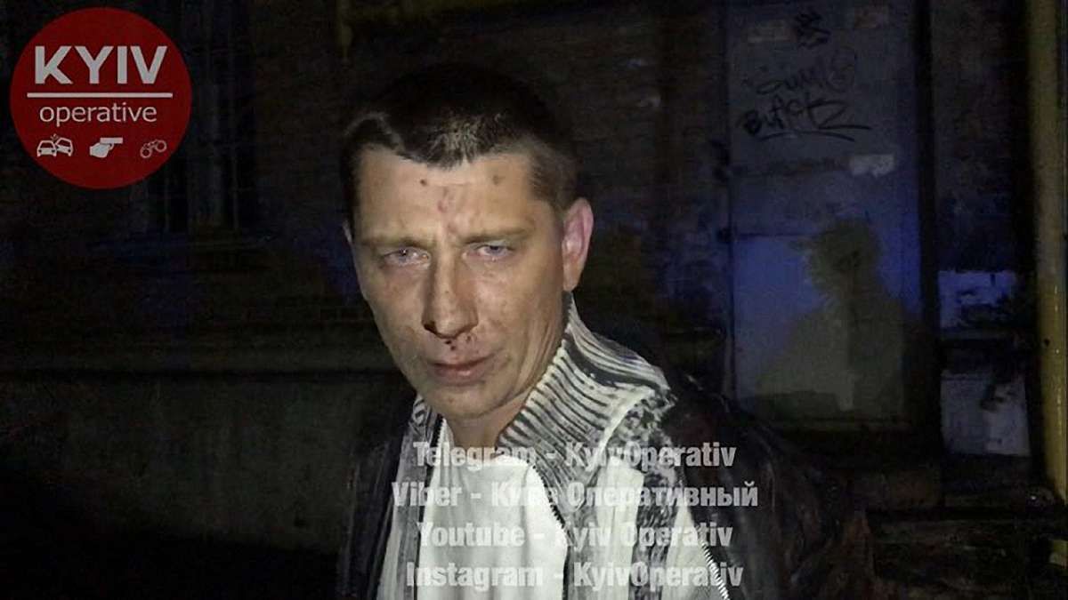 У Києві п'яний таксист намагався з'їсти ключі від авто на очах у поліції

