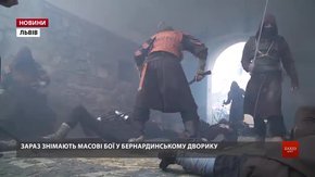 У середмісті Львова Тарас Химич знімає кіно «Король Данило»