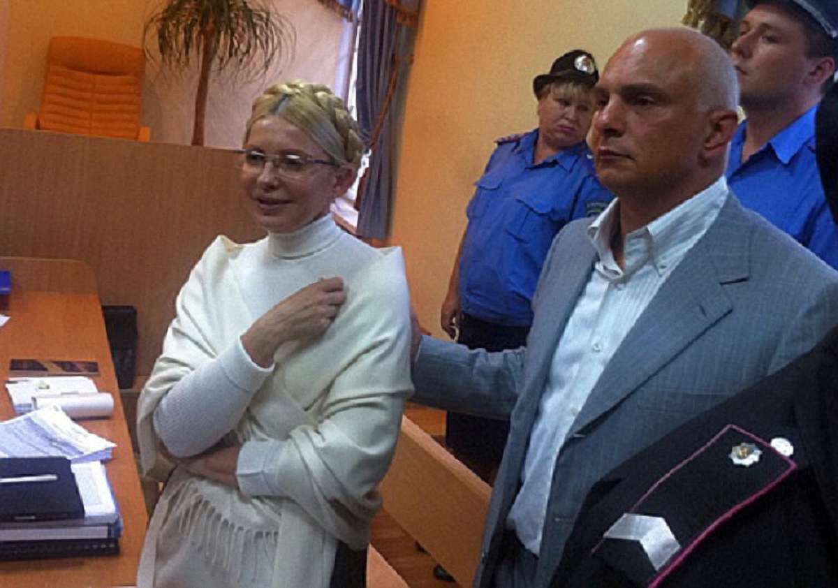 Родина Юлії Тимошенко заробляє на мережі ломбардів «Дешева готівка», – розслідування