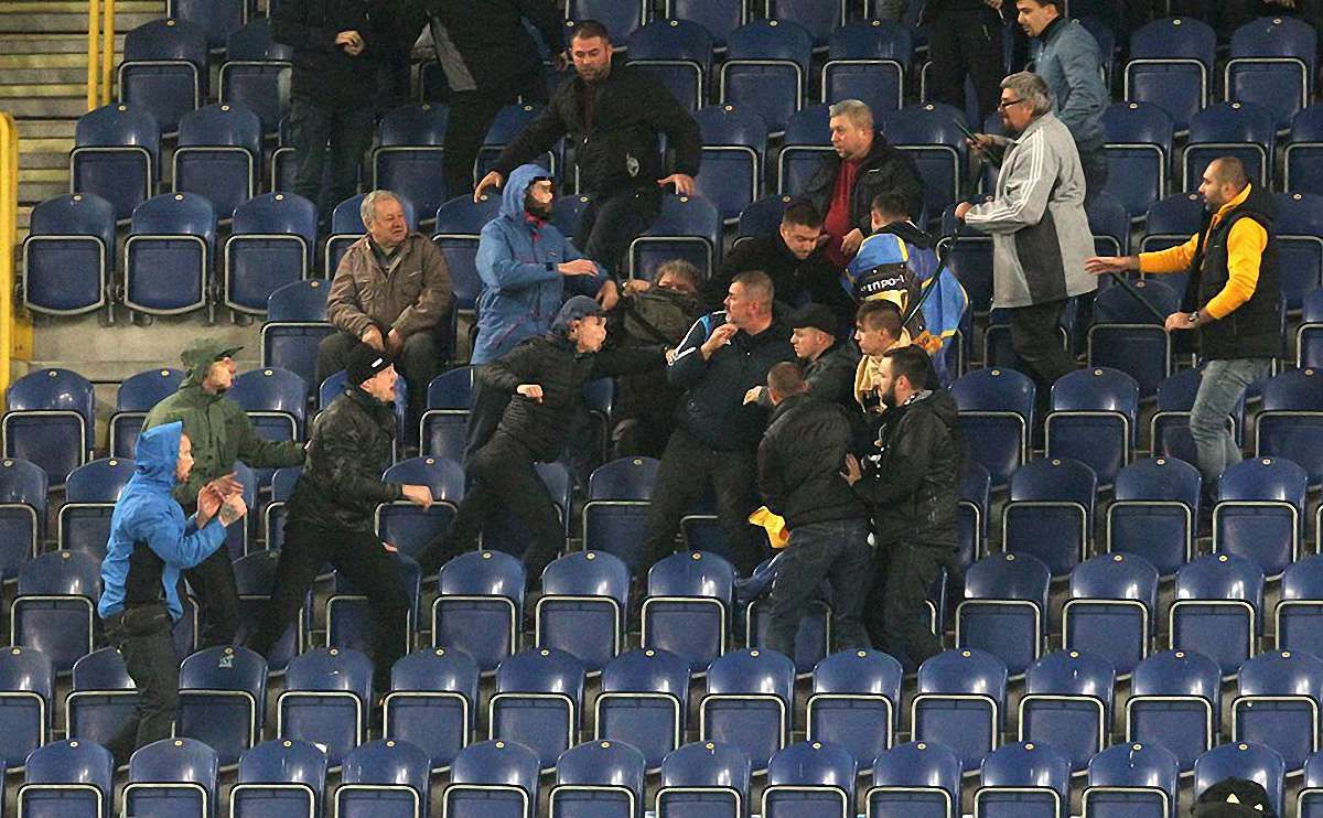 Нардеп Юрій Береза побився на футбольному матчі з фанатами «Дніпра»