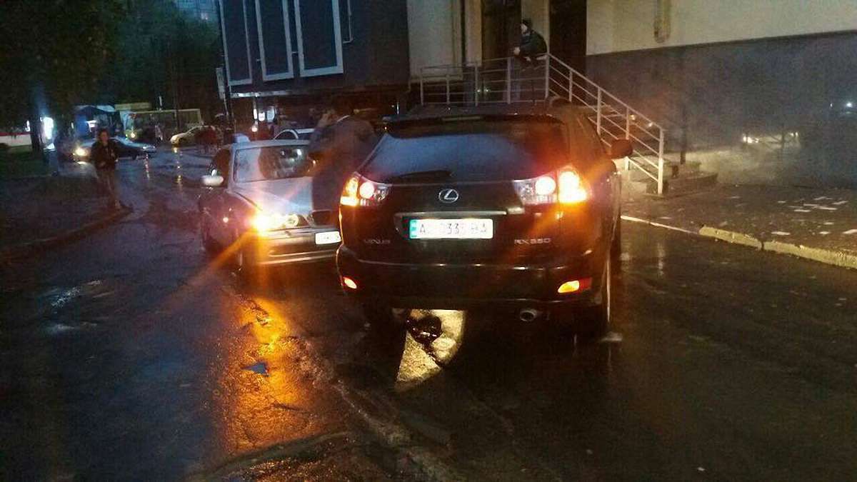 У Рівному п'яний чиновник АМКУ протаранив автомобіль з дітьми