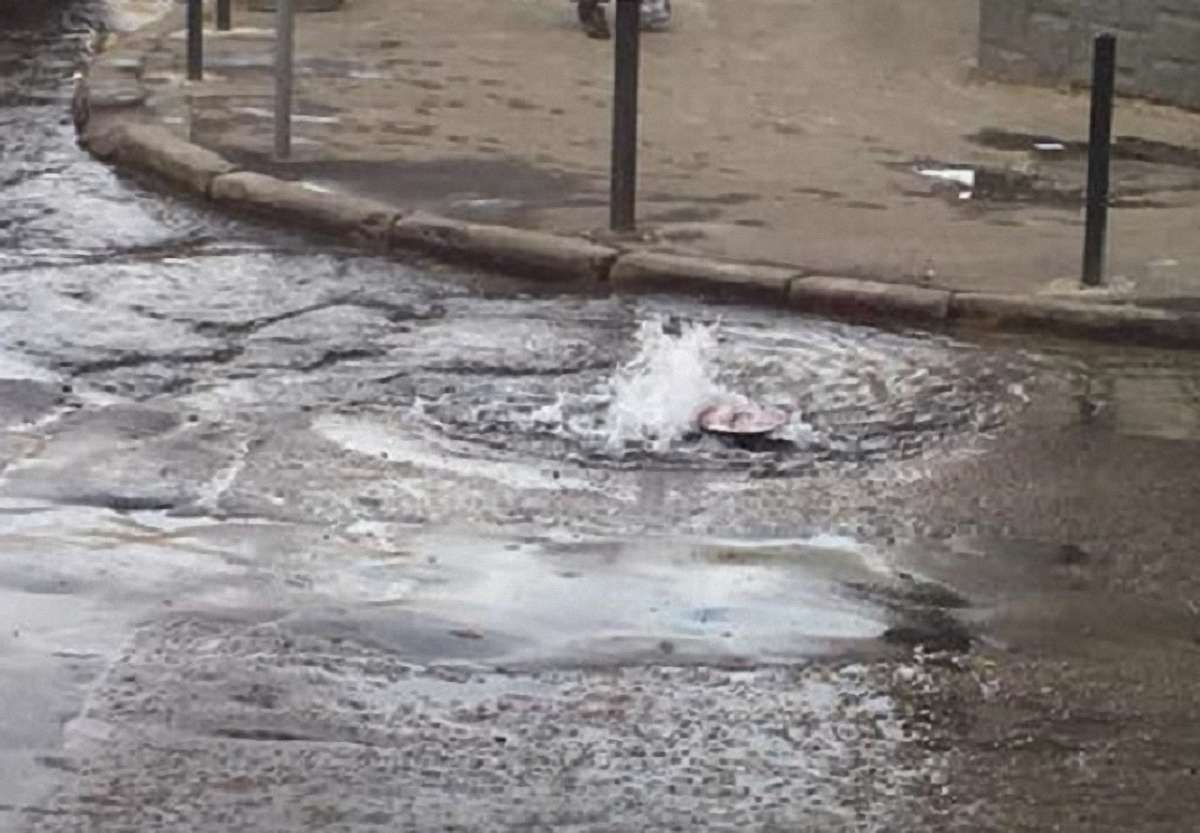 Через пошкодження водопроводу частина мешканців Франківського району Львова без води