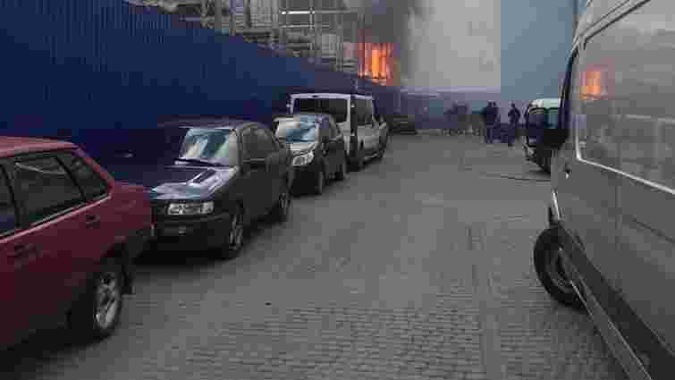У Львові на складах будівельного супермаркету «Епіцентр» виникла пожежа