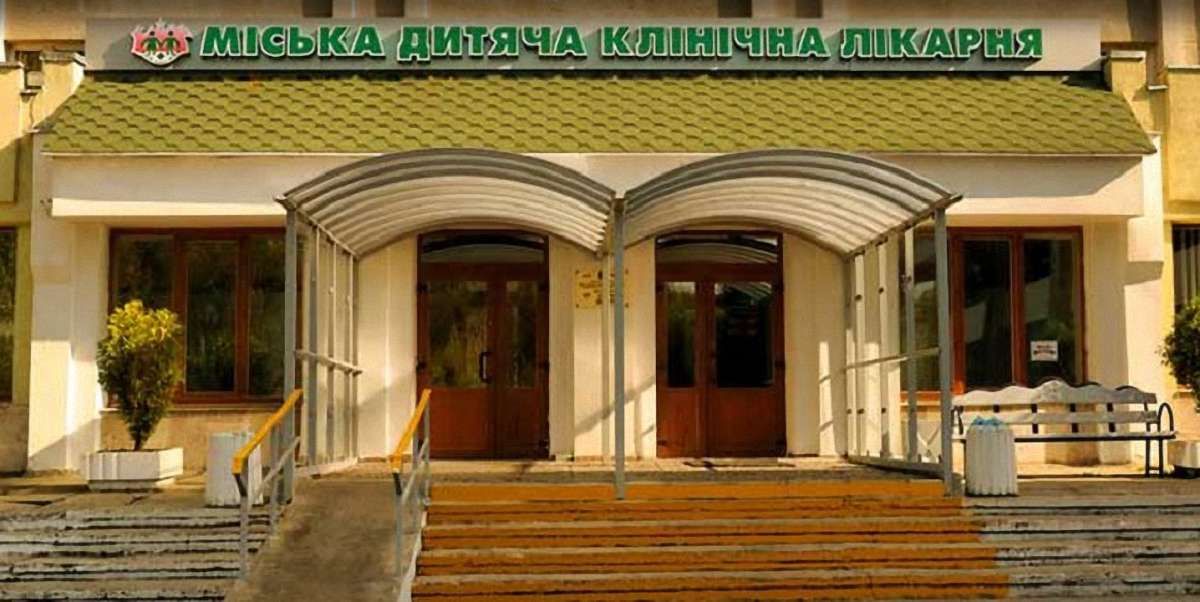 23-річний чоловік розгромив приймальне відділення дитячої лікарні у Львові і побив лікарів