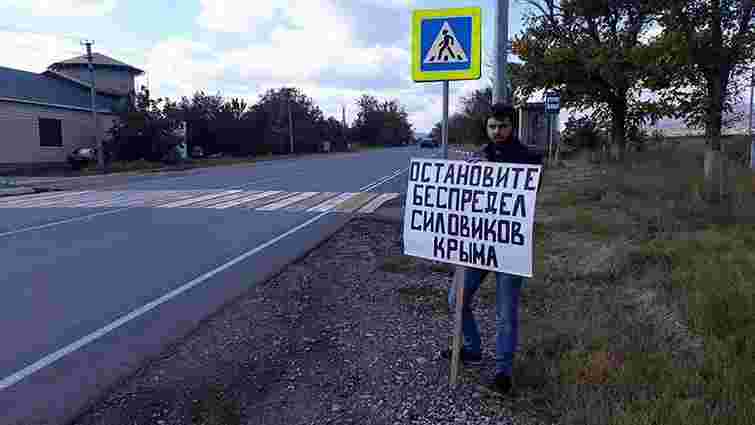 В окупованому Криму затримують учасників одиночних пікетів