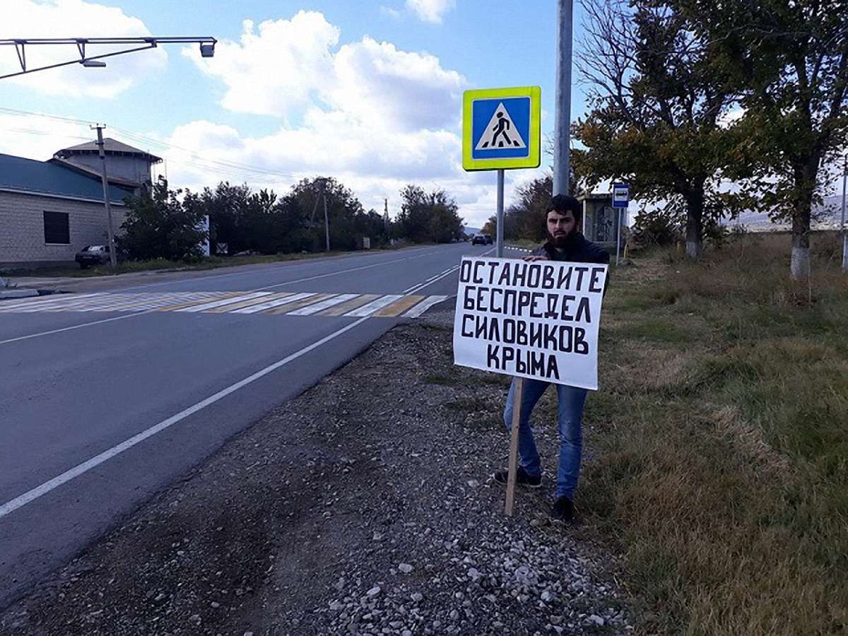 В окупованому Криму затримують учасників одиночних пікетів